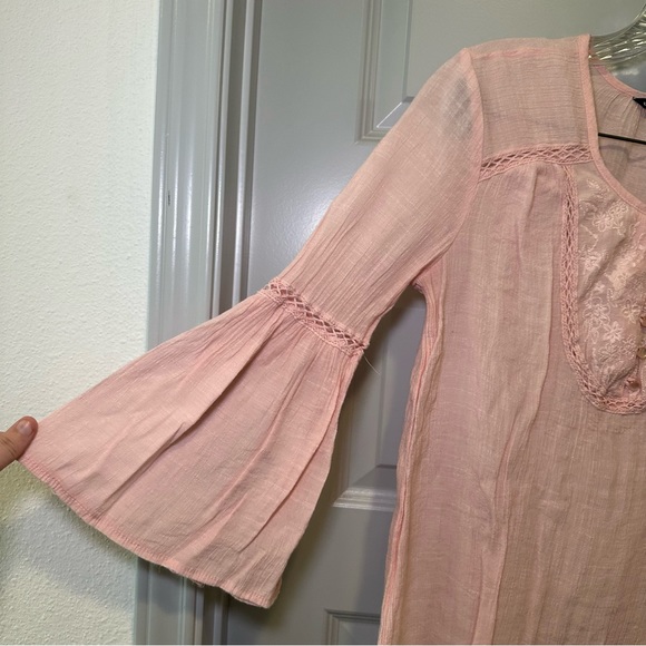 Unique Spectrum Light Pink Bell Sleeve Blouse size M - Picture 3 of 8
